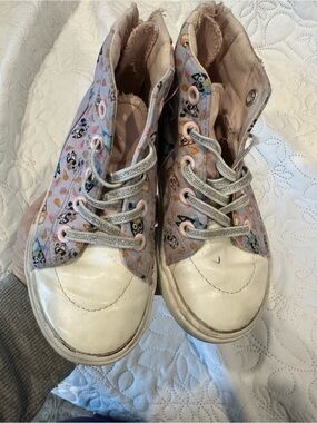 Girls' Light Pink Patterned High-Top Sneakers with Silver Laces